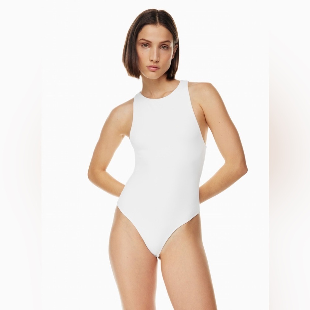 NWT 🆕 Aritzia Babaton 90s Contour High Neck Bodysuit Top White XS